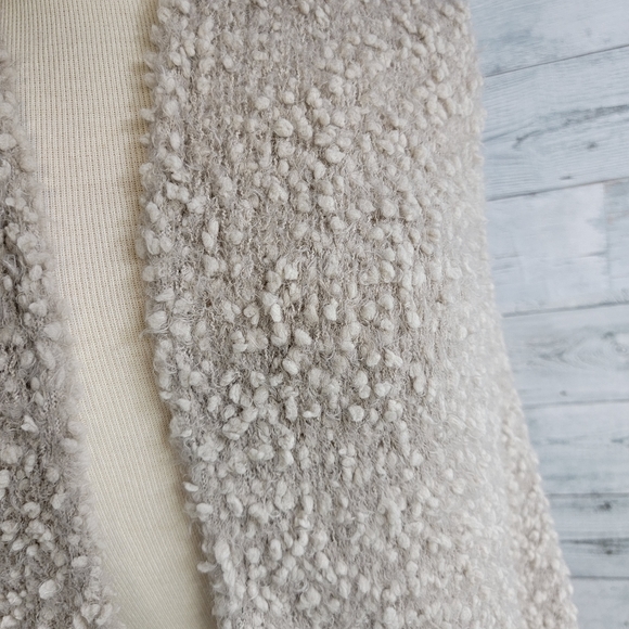 Demdaco Hand Made With Love Shawl With Pockets - Picture 2 of 7